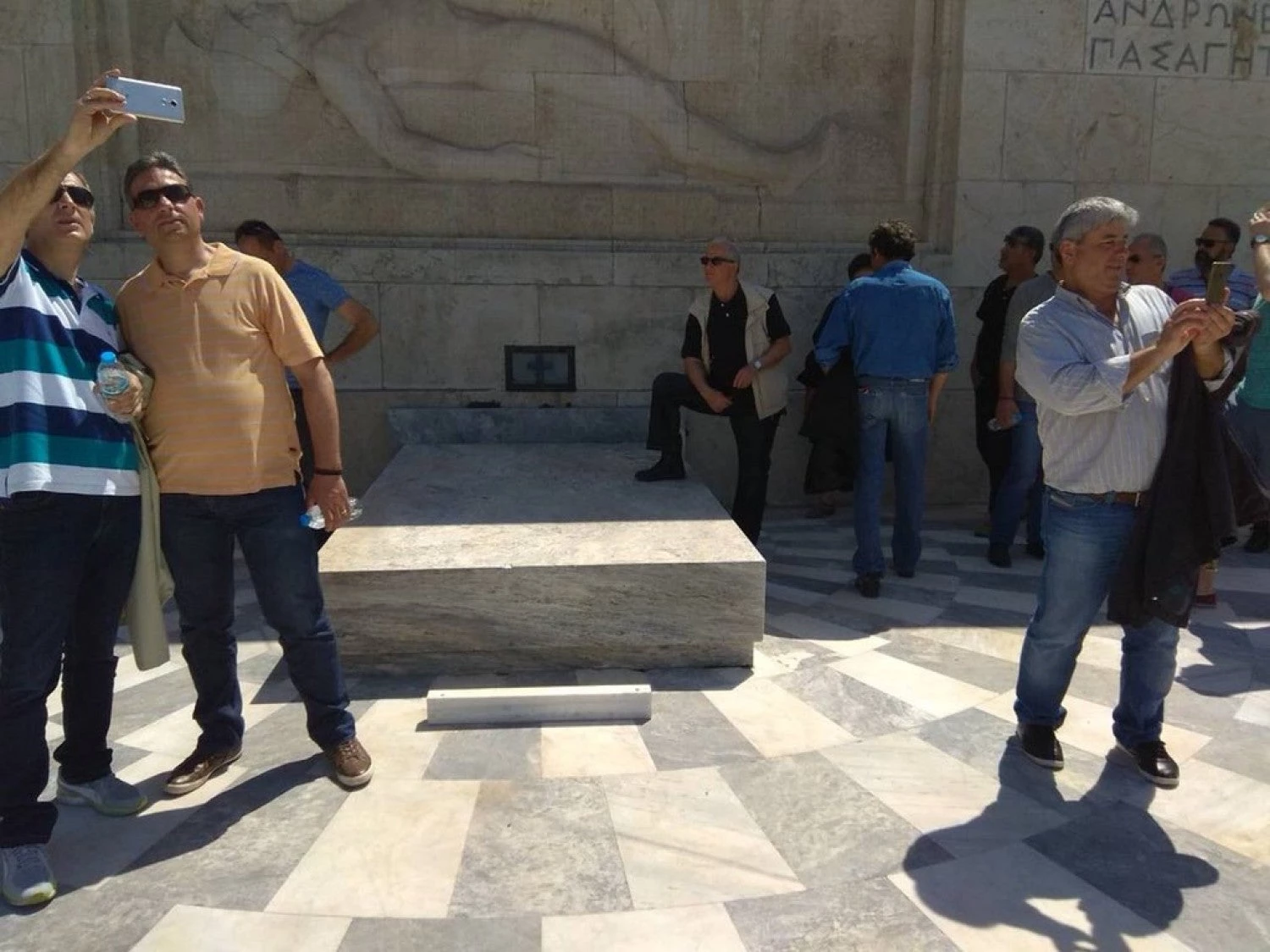 Πήρε το μάθημά του ο συνδικαλιστής: Ο Σύλλογος Ευζώνων Προεδρικής Φρουράς τον κάνει «φέτες»